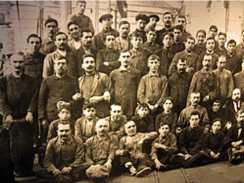 La FRE va canviar el seu nom per de la Federació de Treballadors de la Regió Espanyola, l’anomenada FTRE.