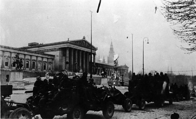 Ende des Versteckzwanges/ Befreiung Wiens durch die Sowjetunion