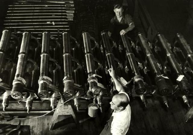 WWII Recoil Mechanism Manufacturing