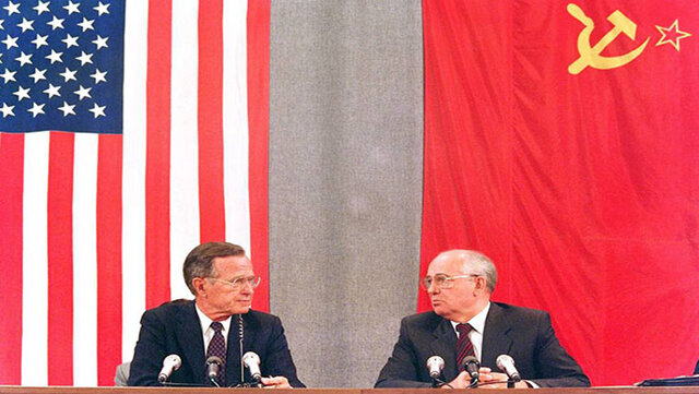 CUMBRE DE MALTA: Fin de La Guerra Fría