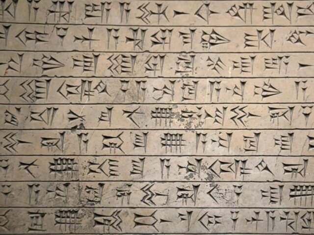 La scrittura cuneiforme.