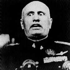 Benito Mussolini declara la Guerra a Grecia