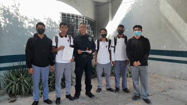 Charlar con policías