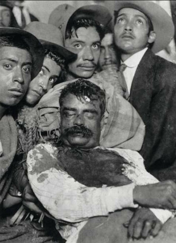 El heroe Emiliano Zapata cae