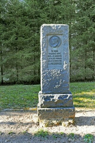 Z.A.Meierovica bojāejas vieta (piemiņas vieta), izskats,simboli teksti