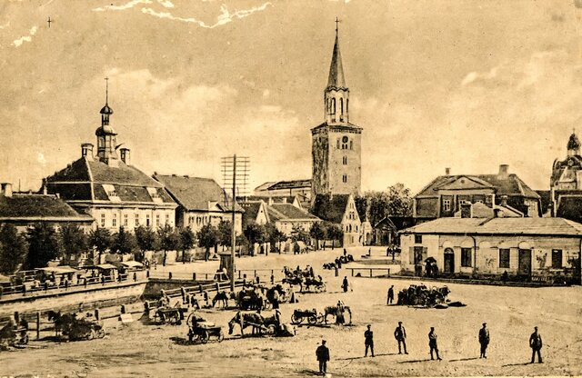 Ar ğimeni pārcēlās uz Jelgavu