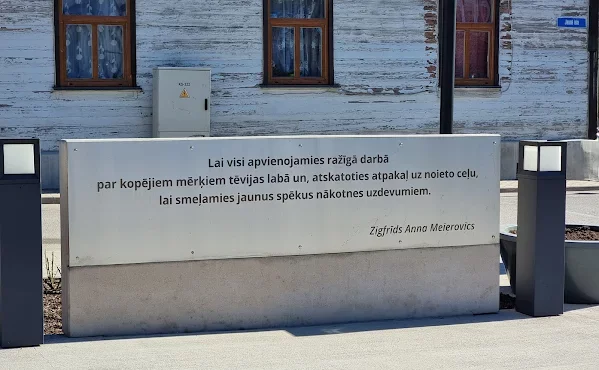 Zigfrīda Anna Meierovica piemineklis,izskats,teksti, to nozīme
