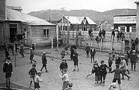 Fundación de la primera escuela