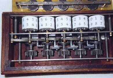 1642    máquina calculadora