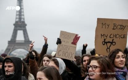 U2 Legalización del aborto en Francia