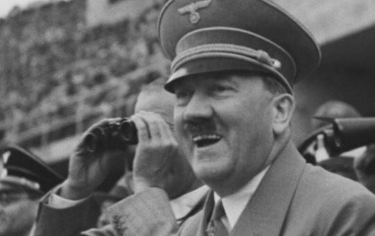 Hitler obtient la nationalité allemande