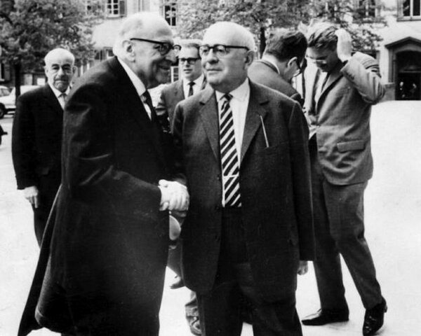 Publicación de La dialéctica de la Ilustración