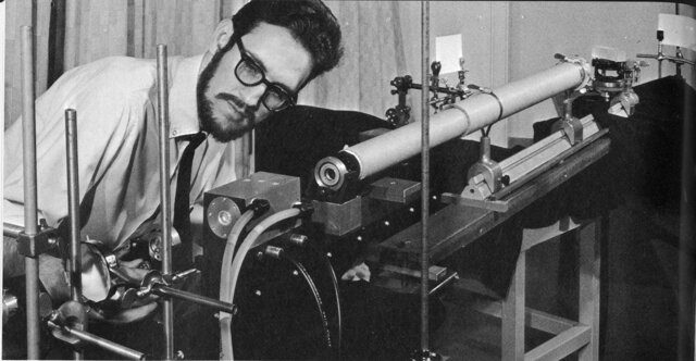 Первый работающий лазер