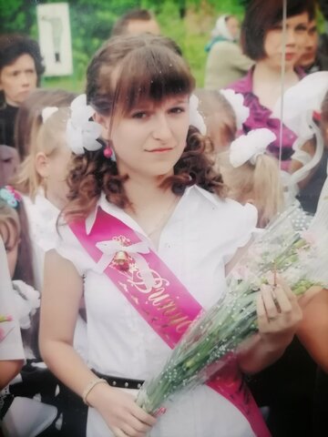 Закінчила 11 клас