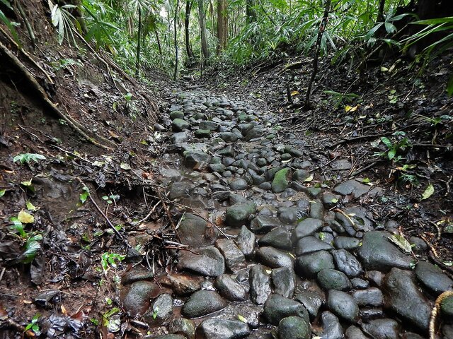 Usage of the Camino de Cruces first begins
