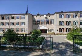 Мене прийняли на посаду керівника гуртка прикладного мистецтва в Довбиську ЗОШ (тепер Довбиський ліцей)