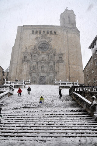 Una gran nevada cau a la probincia de girona (climatica)