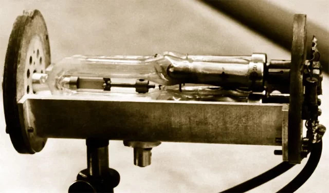 Первый работающий лазер