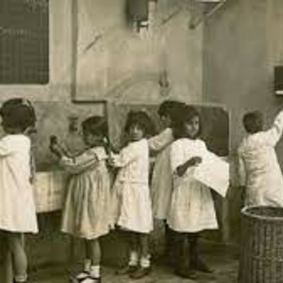 Timeline: Actividad 1 - Historia de la infancia   /   Lucy Del Carmen Yampuezan