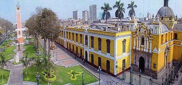 Fundación de la Universidad de Santo Domingo, primera universidad americana.