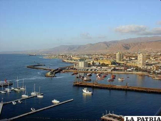 el teniente de gobernador Suárez de Toledo le encargó la fundación de una ciudad en el cauce del río Paraná, a fin de facilitar la salida al mar del territorio paraguayo.