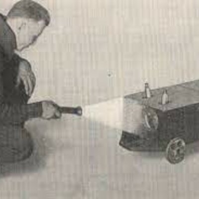 Timeline: Le chien éléctrique de Hamoud