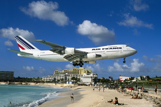 Introduction of the boeing 747 'jumbo jet'