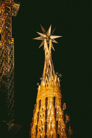L'estrella més alta de la sagrada família