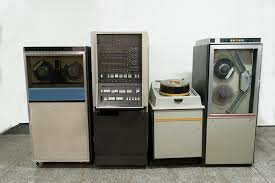 SEGUNDA GENERACIÓN DEL COMPUTADOR