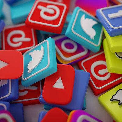 Timeline: Közösségi oldalak