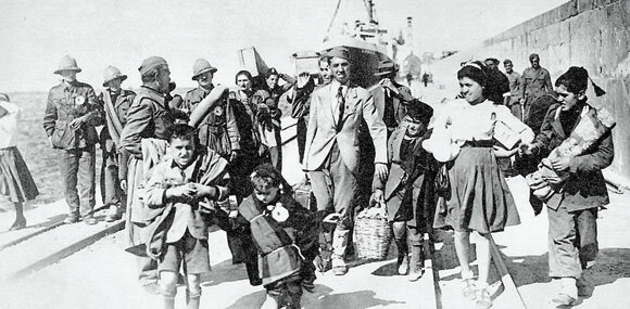 Italia coloniza Libia.