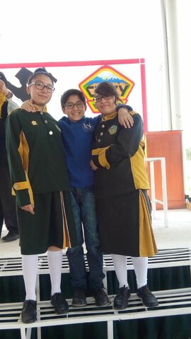 Asistir a la graduación de mis hermanas