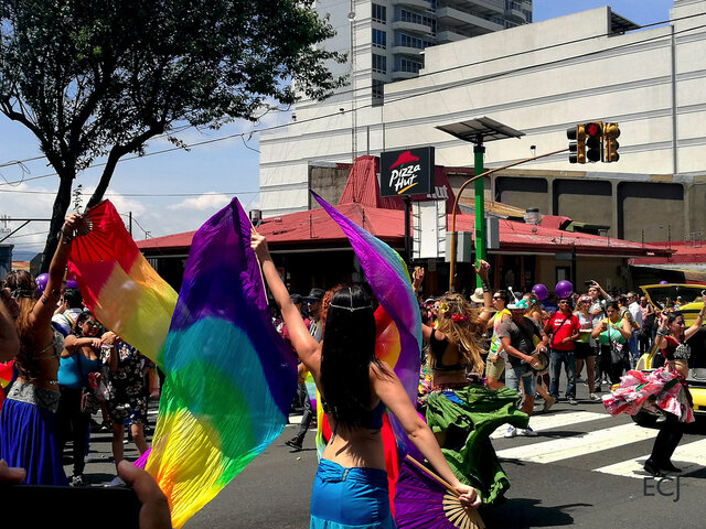 Poder llevar a mi ahijadx de 3 años a la marcha de diversidad/es sexual/es porque me lo exigió.