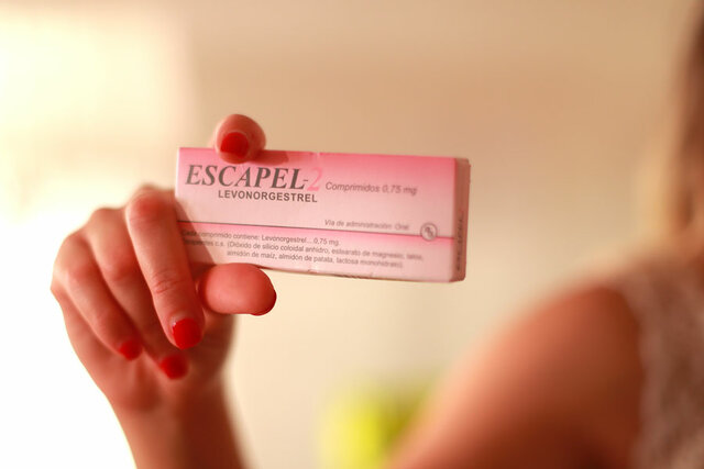 La lucha de mi abuela como pediatra por la aprobación de la libre entrega de la píldora del día después desde los 14 años. No recuerdo año. Pero fue en la década del 2000 (creo).