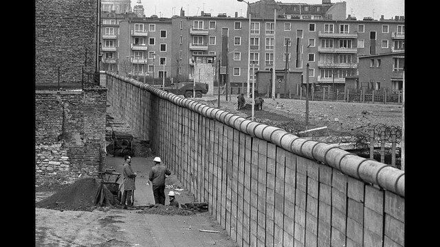 Construction of the Berlin Wall