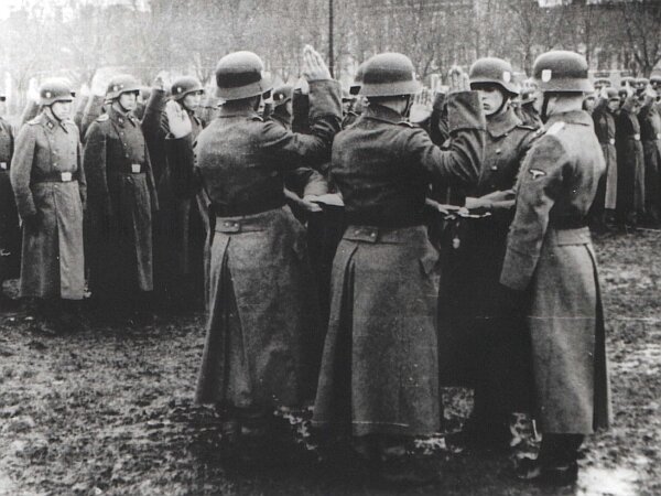 Nemci bombardirajo Kraljevino Jugoslavijo