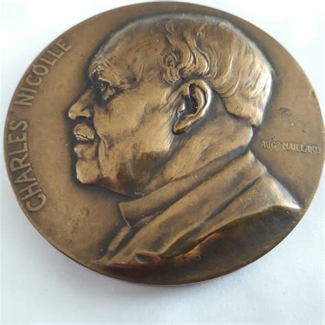 Francia crea un protectorado en Túnez