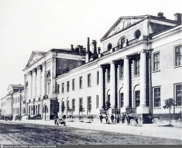 Ос­но­вание Мос­ков­ско­го гос­пи­таля и хирургической школы при нём