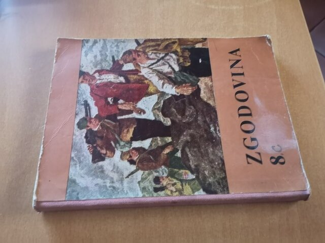 Šolski učbeniki pisani v knjižnem standardu