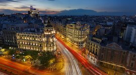 Timeline: Eje cronológico de tres generaciones.