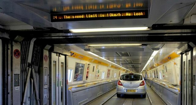 Le Shuttle and Eurostar Carry First Passengers Through The Channel Tunnel