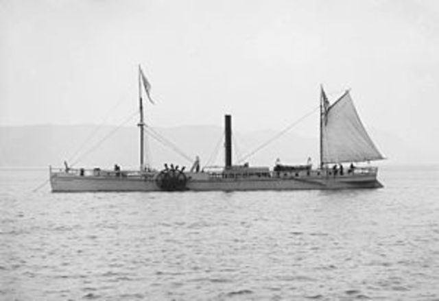 Fulton's steamboat navigates Hudson River