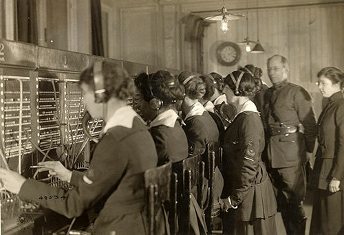 Women serve as telephone operators in WW1