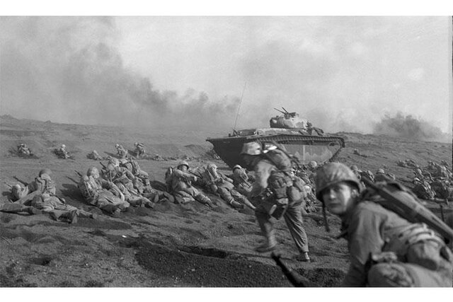 Bitka za otok Iwo Jima in Okinavo