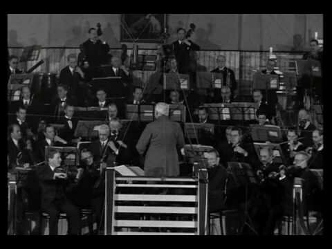 Passa a ser director i pianista en l'Orquesta