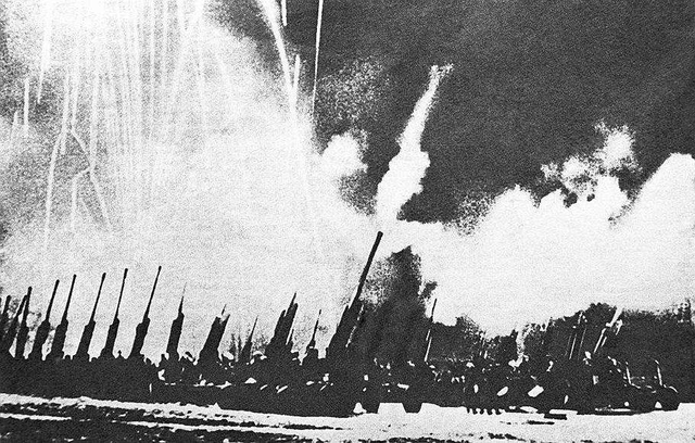 Первый артиллерийский салют в Москве