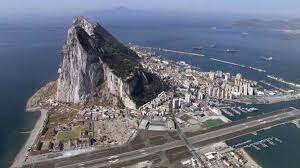 Archiduque Carlos desembarca en Lisboa. Toma de Gibraltar por ingleses y holandeses