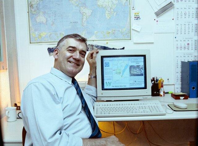 Бельгийский исследователь Роберт Кайо, разъяснял позднее его понимание истоков этого проекта: