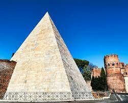 Enterramiento de Cayo Cestio (año 15 a.C.)