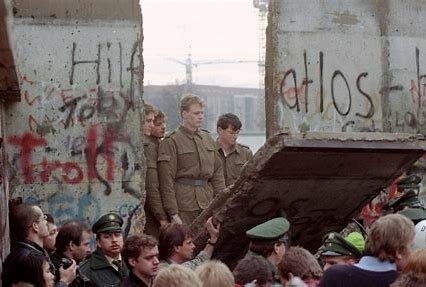 Chute du mur de Berlin et fin de la guerre froide